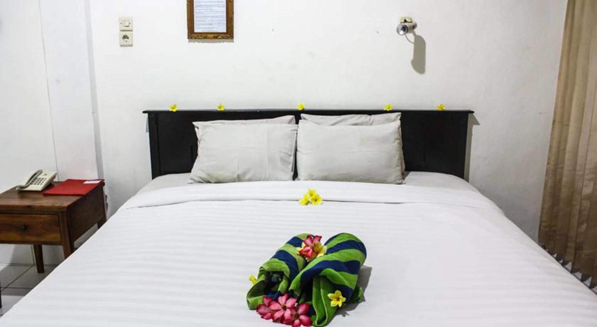 Hotel Puri Tanah Lot Kuta Lombok Exterior foto